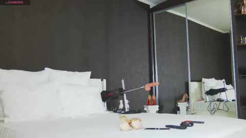 Helen online show from 11-21-25, 08:24