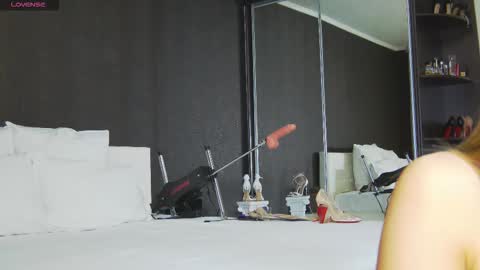 Helen online show from 02-18-26, 03:24