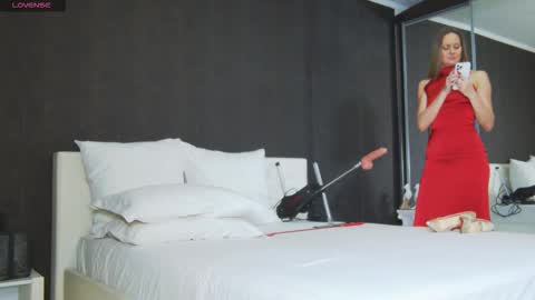 Helen online show from 03-17-26, 01:54