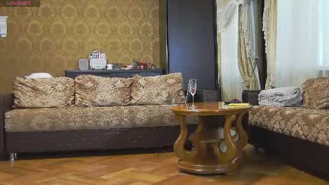 Snapshot of hefner_girl chatting on 06-23-26, 01:20 Helen online show from 06-23-26, 01:20