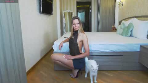 Snapshot of hefner_girl chatting on 07-05-26, 04:19 Helen online show from 07-05-26, 04:19