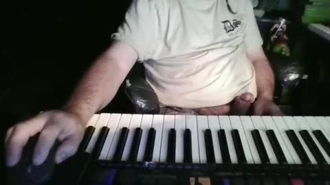 Snapshot of heguy46 chatting on 05-27-26, 06:21 heguy46 online show from 05-27-26, 06:21