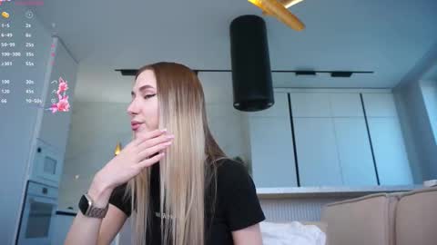 Snapshot of heidas_passion chatting on 09-18-25, 07:10 Heida online show from 09-18-25, 07:10
