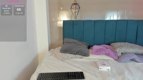 heidi_feuer online show from 10-07-25, 12:24