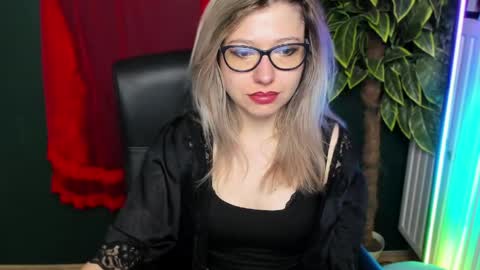 Snapshot of heidi_pleasure chatting on 04-30-26, 04:41 Heidi online show from 04-30-26, 04:41