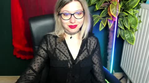 Snapshot of heidi_pleasure chatting on 05-12-26, 04:53 Heidi online show from 05-12-26, 04:53