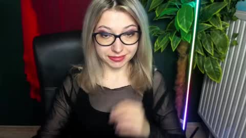Snapshot of heidi_pleasure chatting on 05-28-26, 05:16 Heidi online show from 05-28-26, 05:16