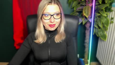 Snapshot of heidi_pleasure chatting on 06-02-26, 04:25 Heidi online show from 06-02-26, 04:25