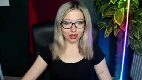 Snapshot of heidi_pleasure chatting on 06-04-26, 06:30 Heidi online show from 06-04-26, 06:30