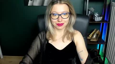 Snapshot of heidi_pleasure chatting on 06-16-26, 04:37 Heidi online show from 06-16-26, 04:37