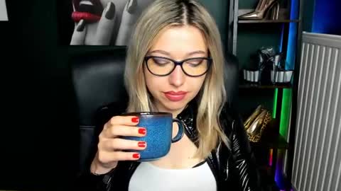 Snapshot of heidi_pleasure chatting on 06-18-26, 04:24 Heidi online show from 06-18-26, 04:24