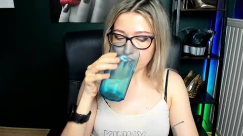 Snapshot of heidi_pleasure chatting on 06-29-26, 10:15 Heidi online show from 06-29-26, 10:15