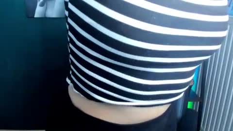 Snapshot of heidi_pleasure chatting on 07-08-26, 09:03 Heidi online show from 07-08-26, 09:03