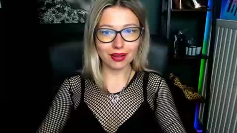Snapshot of heidi_pleasure chatting on 07-20-26, 11:01 Heidi online show from 07-20-26, 11:01