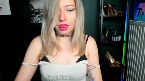 Snapshot of heidi_pleasure chatting on 07-22-26, 04:37 Heidi online show from 07-22-26, 04:37