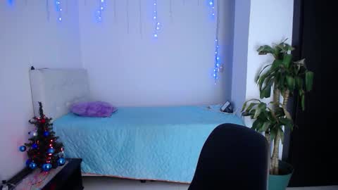 Snapshot of heidy_7 chatting on 12-16-25, 12:32 Heidy online show from 12-16-25, 12:32