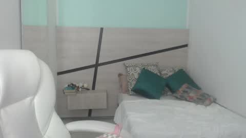 Heidy  online show from 12-24-24, 10:17