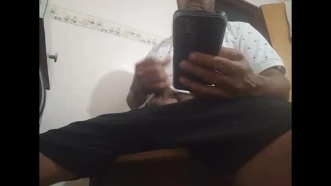 Snapshot of heistt chatting on 12-31-24, 04:49 Heist Stein online show from 12-31-24, 04:49