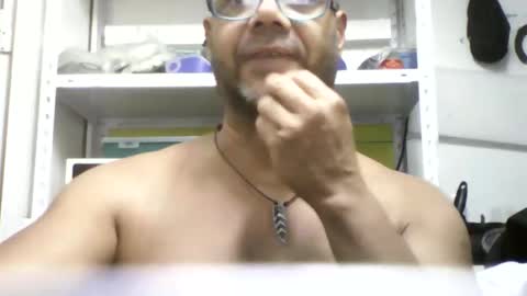 Snapshot of heistt chatting on 10-18-25, 10:21 Heist Stein online show from 10-18-25, 10:21