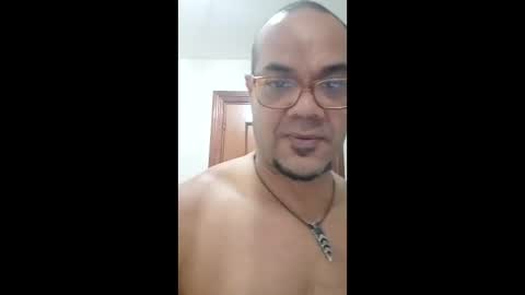 Snapshot of heistt chatting on 04-12-26, 11:37 Heist Stein online show from 04-12-26, 11:37