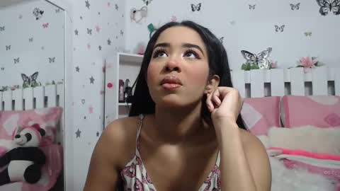 Snapshot of hela_sexy_xx chatting on 02-18-25, 04:26 hella online show from 02-18-25, 04:26