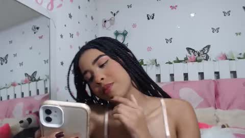 Snapshot of hela_sexy_xx chatting on 12-20-25, 05:03 hella online show from 12-20-25, 05:03
