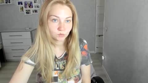 Snapshot of helen_angel_girl chatting on 05-27-26, 09:06 Helen sven online show from 05-27-26, 09:06