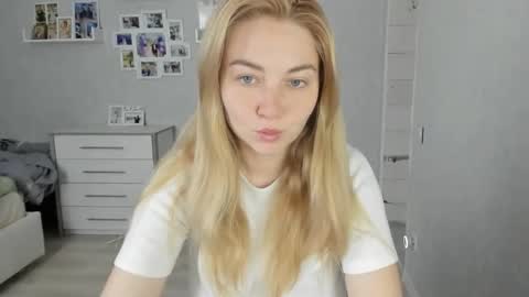 Snapshot of helen_angel_girl chatting on 06-05-26, 07:03 Helen sven online show from 06-05-26, 07:03