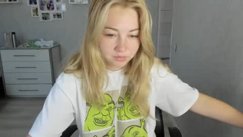 Helen sven online show from 06-30-26, 04:57