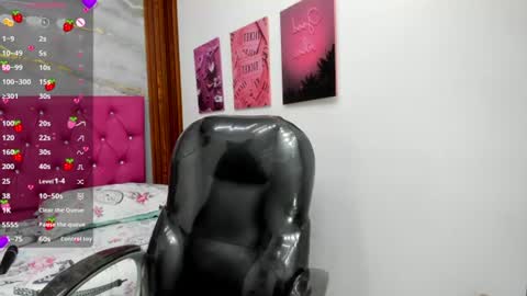 Snapshot of helen_russoo chatting on 06-27-26, 06:46 Helen online show from 06-27-26, 06:46