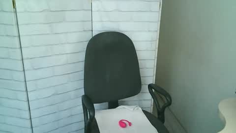 Helen online show from 01-15-26, 05:23