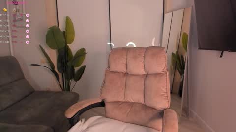 Snapshot of helena_lorente chatting on 10-18-25, 03:46 Helen online show from 10-18-25, 03:46