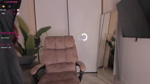 Snapshot of helena_lorente chatting on 10-28-25, 03:14 Helen online show from 10-28-25, 03:14