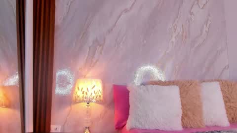 Helena Santos  online show from 02-11-26, 11:15