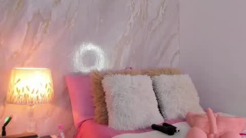Snapshot of helena_santos01 chatting on 05-18-26, 01:28 Helena Santos online show from 05-18-26, 01:28