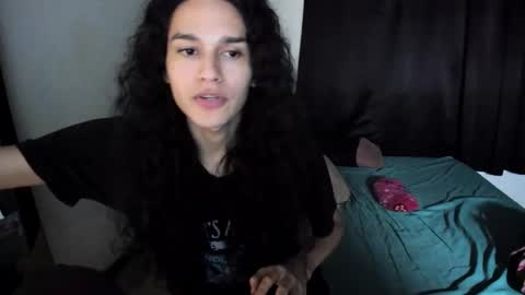 Snapshot of helena_spellman chatting on 11-18-25, 01:22 helena_spellman online show from 11-18-25, 01:22