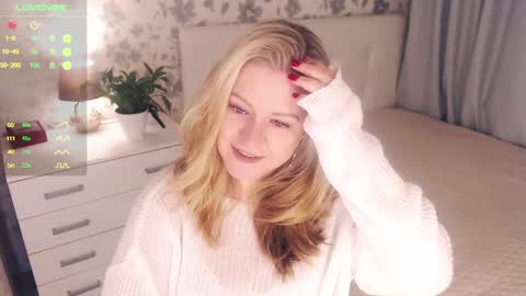 Helena Bonham online show from 12-18-24, 03:47