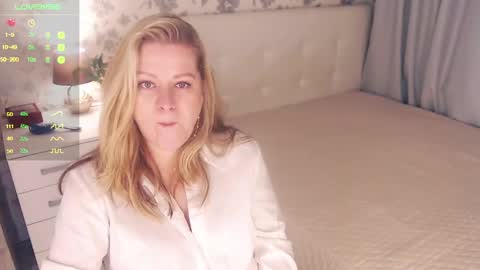 Helena Bonham online show from 12-18-24, 06:53