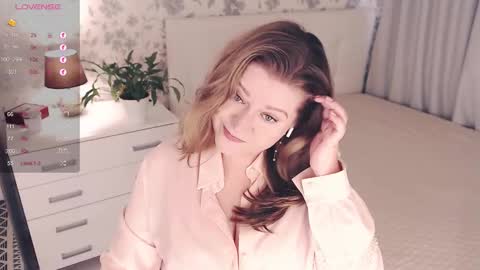 Helena Bonham online show from 09-13-25, 04:45