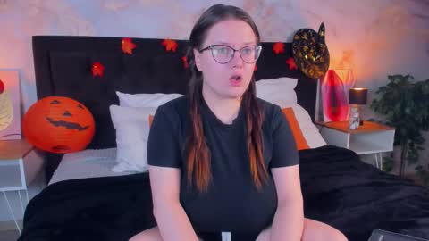 helendanvers online show from 10-23-25, 09:46