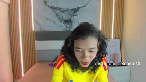 Snapshot of helenebird chatting on 06-17-26, 08:32 online show from 06-17-26, 08:32