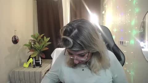 helenenigma online show from 01-30-25, 05:09