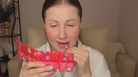 Snapshot of helens_lov chatting on 07-19-26, 01:53 Helen online show from 07-19-26, 01:53