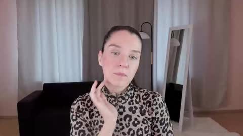 Helen online show from 09-14-25, 02:33