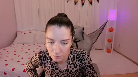 Helen online show from 10-30-25, 03:41