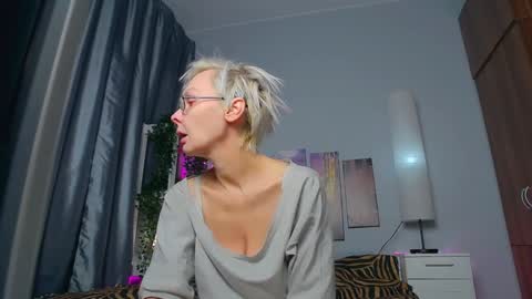 Helga online show from 01-31-25, 04:36