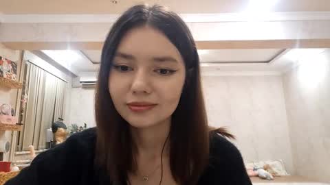 Snapshot of helgakraszewski chatting on 10-23-25, 04:39 Alice online show from 10-23-25, 04:39