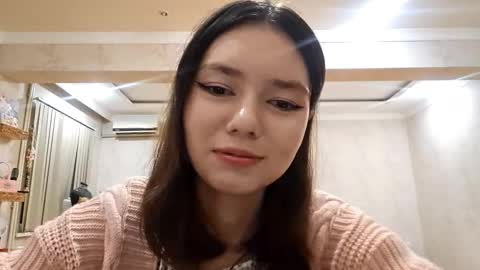 Snapshot of helgakraszewski chatting on 10-29-25, 07:26 Alice online show from 10-29-25, 07:26