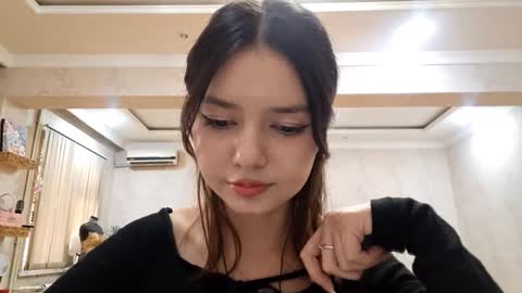 Snapshot of helgakraszewski chatting on 10-31-25, 10:27 Alice online show from 10-31-25, 10:27