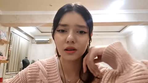 Snapshot of helgakraszewski chatting on 11-08-25, 03:23 Alice online show from 11-08-25, 03:23